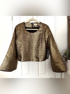 🎀 NWT TUCKERNUCK TOP- 
Gold Textured Jacquard Maxine Top Large NEW 🎀